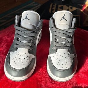 Jordan Kids Sneakers in Gray and White